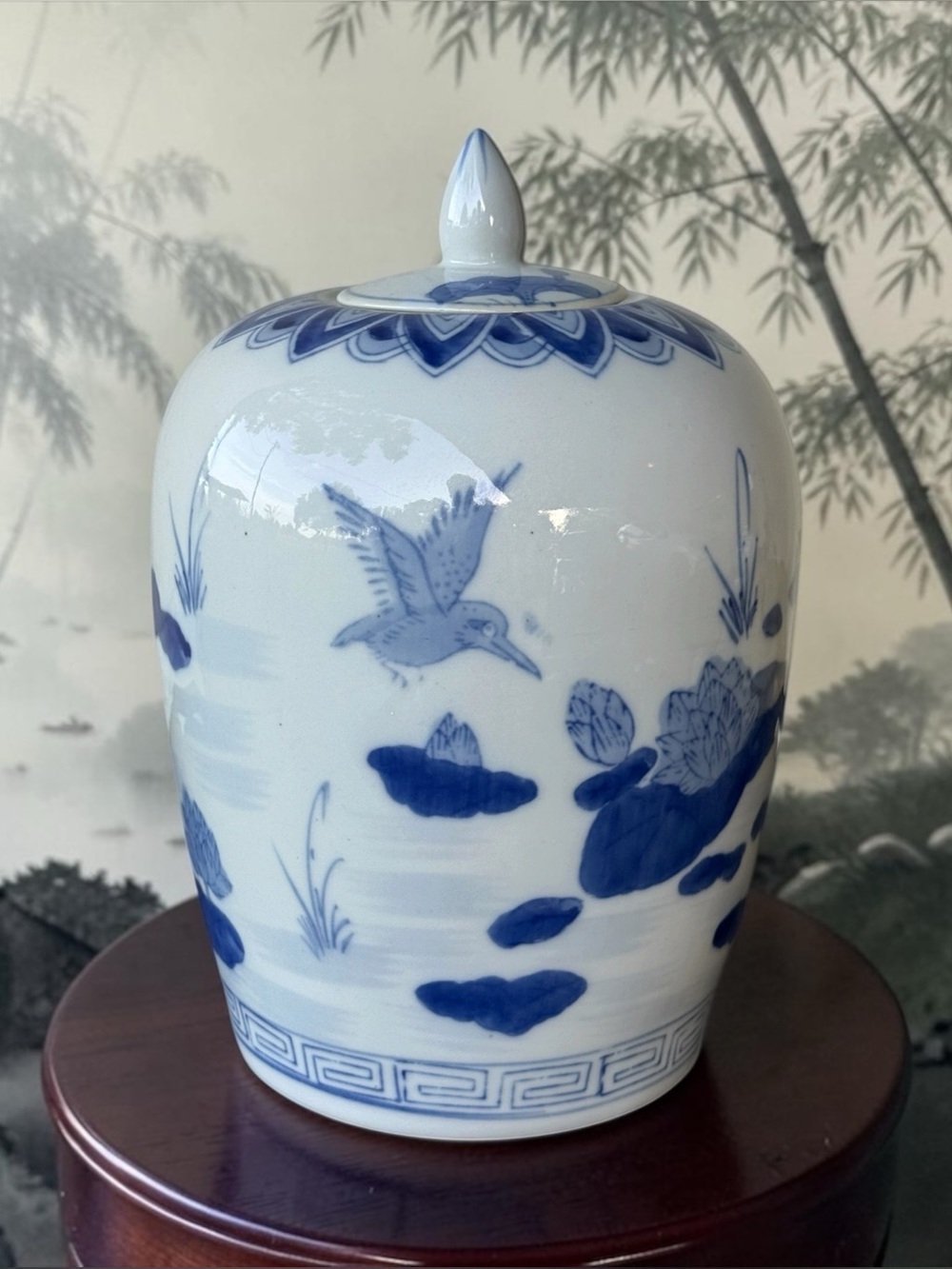 Vintage Chinese blue and white porcelain ginger jar/Chinoiserie style motif